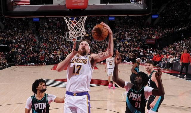 开云体育下载-输球也有亮点！湖人暗藏新星轰21+4